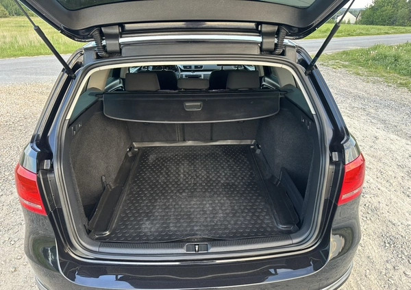 Volkswagen Passat cena 34300 przebieg: 212000, rok produkcji 2011 z Bystrzyca Kłodzka małe 407